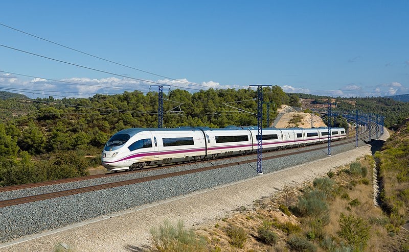 El servicio ferroviario en España recupera la normalidad tras acuerdo que frena la huelga